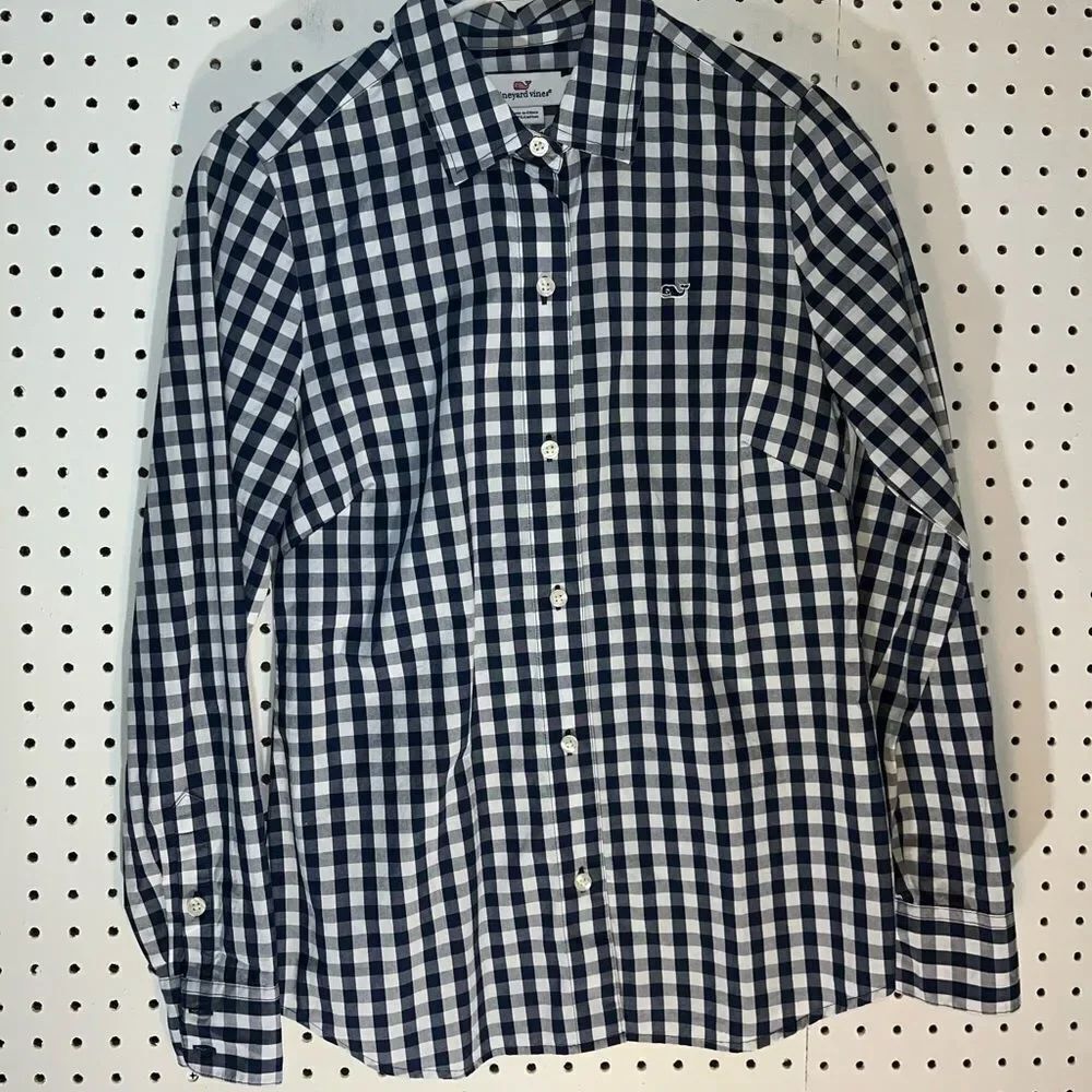 Vineyard Vines button down shirt
